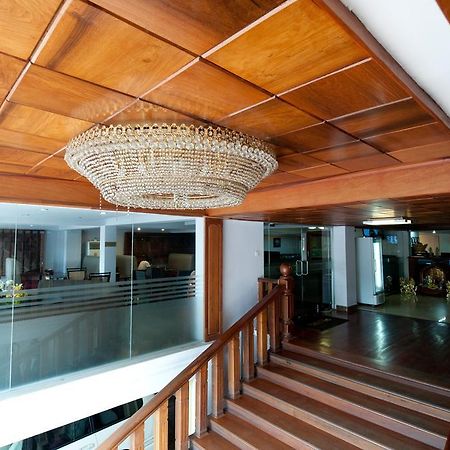 Circuit Hotel & Cafe - Nana Hotel بنوم بنه المظهر الخارجي الصورة
