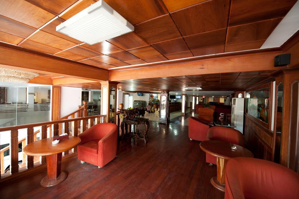 Circuit Hotel & Cafe - Nana Hotel بنوم بنه المظهر الخارجي الصورة