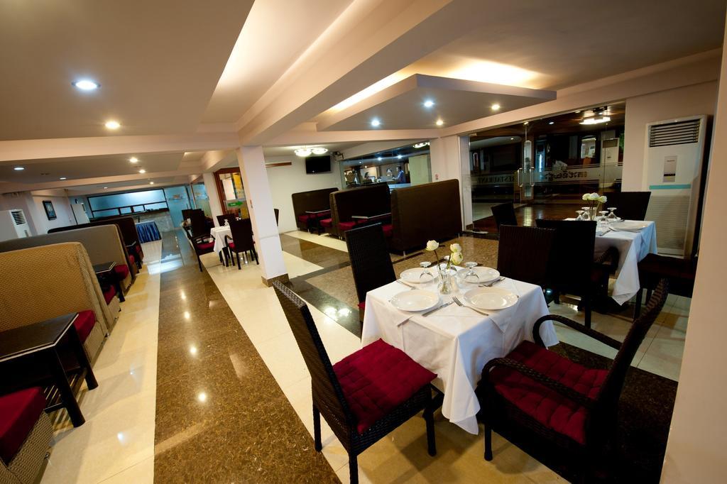 Circuit Hotel & Cafe - Nana Hotel بنوم بنه المظهر الخارجي الصورة
