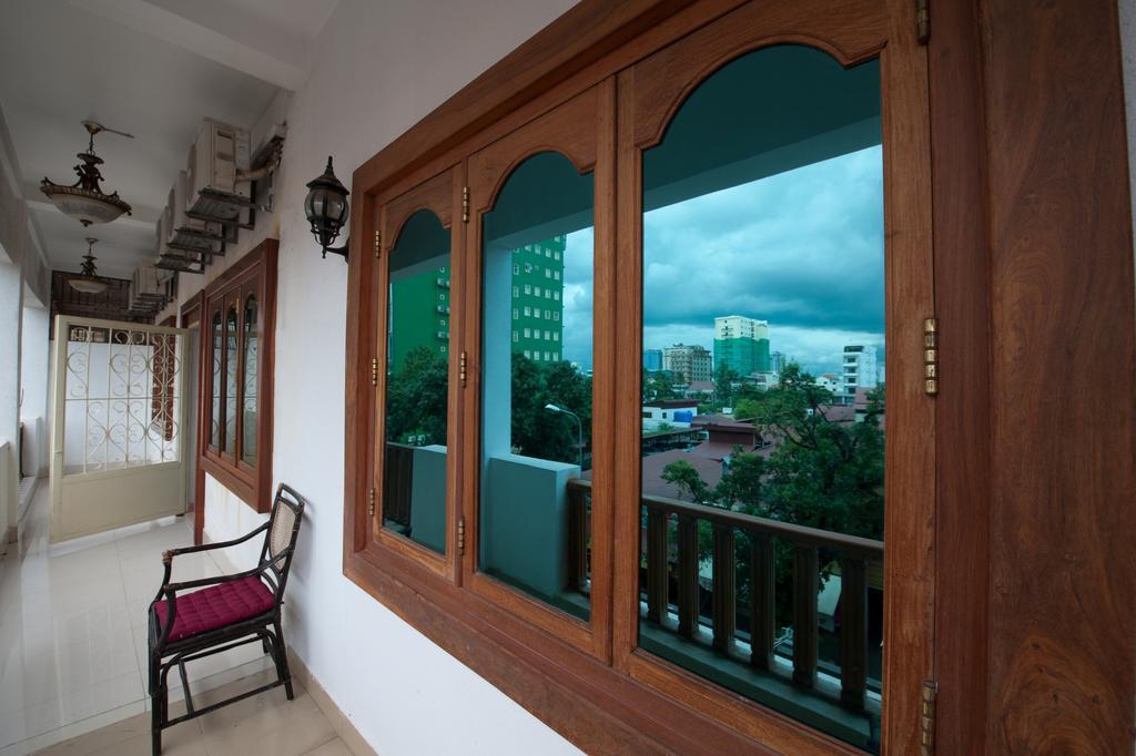 Circuit Hotel & Cafe - Nana Hotel بنوم بنه المظهر الخارجي الصورة